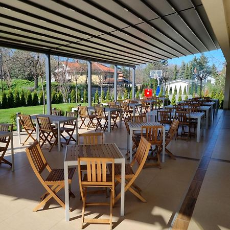 Hotel Danubia Park Веліко-Ґрадіште Екстер'єр фото