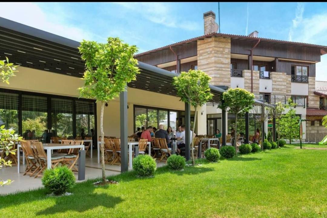 Hotel Danubia Park Веліко-Ґрадіште Екстер'єр фото