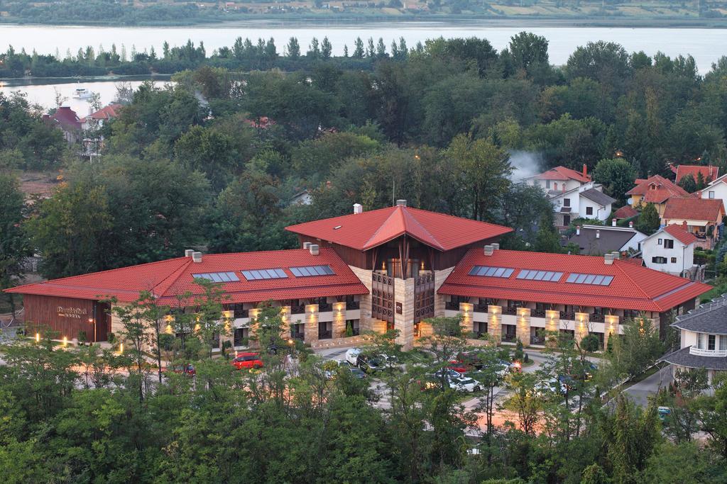 Hotel Danubia Park Веліко-Ґрадіште Екстер'єр фото
